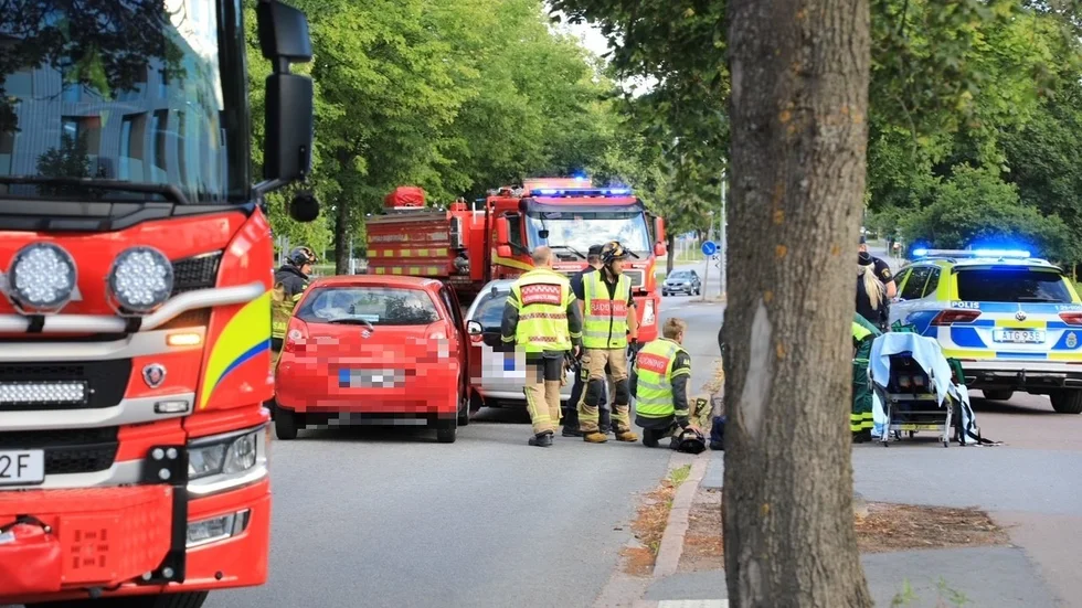 Räddningstjänst, ambulans och polis var på plats vid olyckan. 