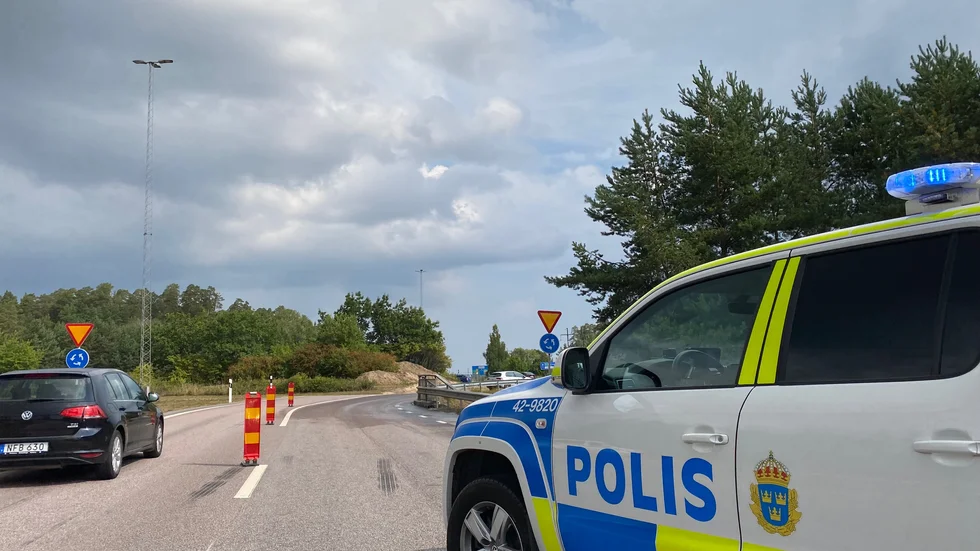 Polisen på plats vid rondellen i Jägarvallen.