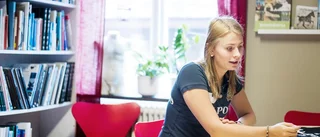 Säljer t-shirts till förmån för mjölkbönderna
