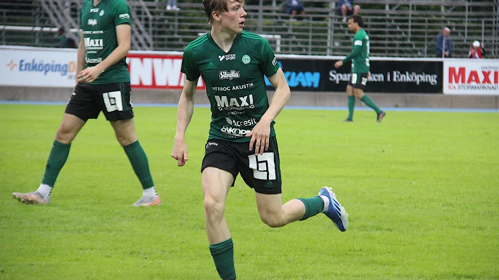 Linus Zetterström blev tremålsskytt och Samuel Granlund fick göra sitt första hemma på Enavallen när Strömsberg besegrades med klara 4-0.
