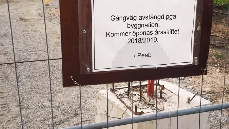 Nils V är irriterad på att Strandvägen i Strängnäs är avstängd i minst två år.