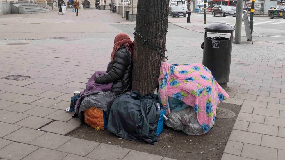Att skänka pengar till tiggare hjälper inte dem, skriver signaturen Bibbi. Foto: Leif Blom, TT.