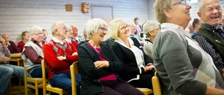 Teatergruppen bjöd upp till skratt i väntrummet