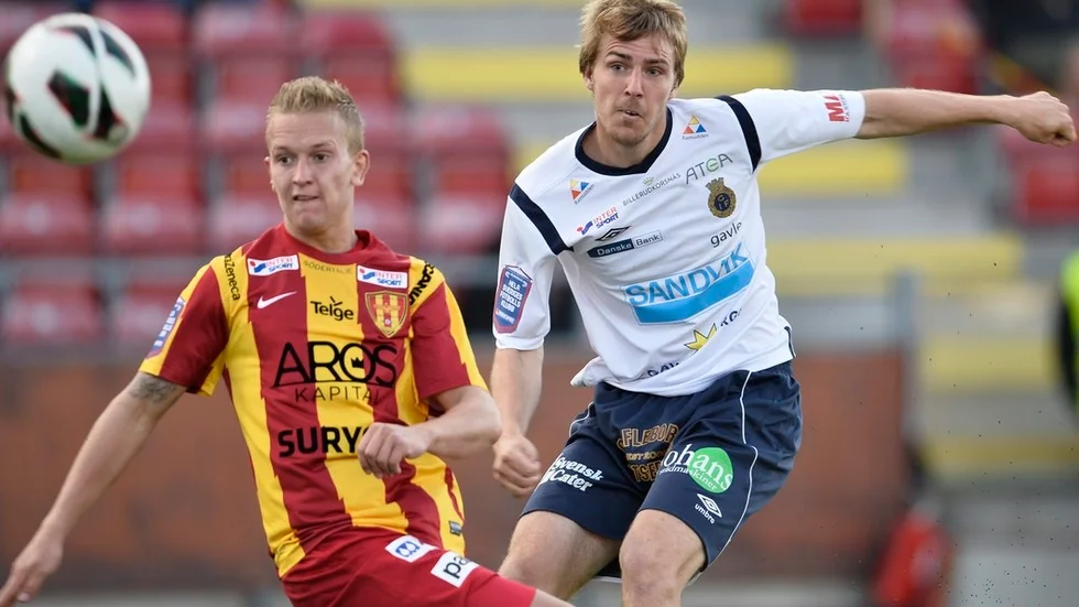 Alexander Michel, till vänster i bild, har tidigare spelat allsvensk fotboll för sin moderklubb Syrianska.