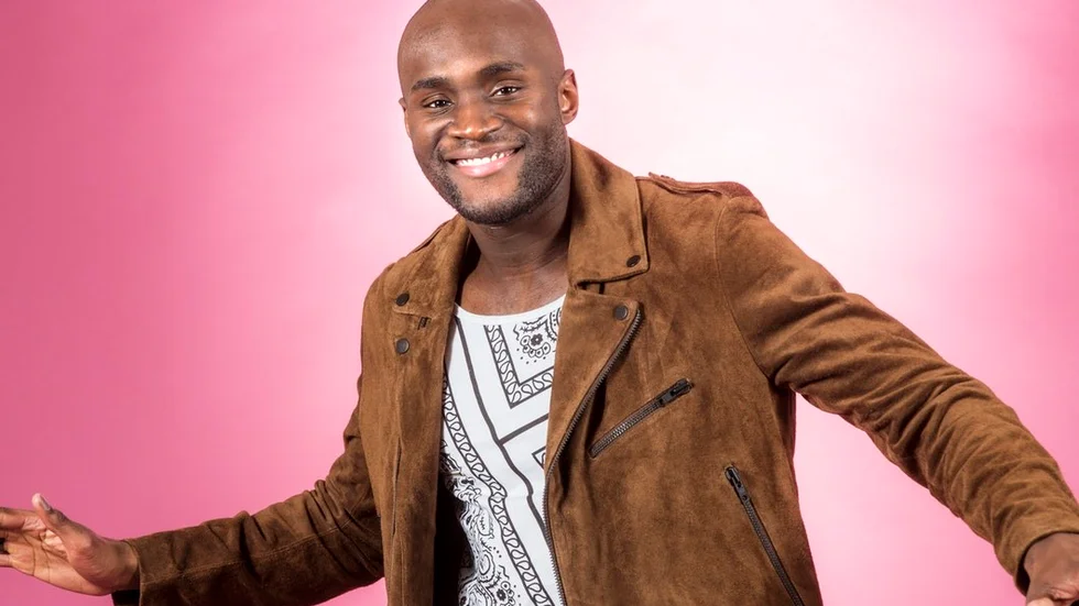 Duell 3:Boris René: "Her kiss" - Dismissed: "Hearts align"En ny spännande duell denna gång mellan Boris René och Dismissed. Det här är också två helt skilda grejer. Boris René med en skön svängig låt med dansare på scenen. Medan Dismissed gör ett glamrocknummer med en väldigt direkt låt. Killarna börjar sitt nummer som en modeshow för att sedan övergå till ett rent bandnummer. Personligen så gillar jag Dismissed låt mycket bättre än Boris Renés. Tycker också Dismissed nummer sticker ut mer och blir lite intressantare, men jag misstänker att folk kan tycka det här är lite för udda. Jag tror att Boris René plockar fler röster och lockar en bredare publik vilket gör att han kommer vinna den här duellen. Så tyvärr Dismissed, är jag rädd för att det inte räcker hela vägen.