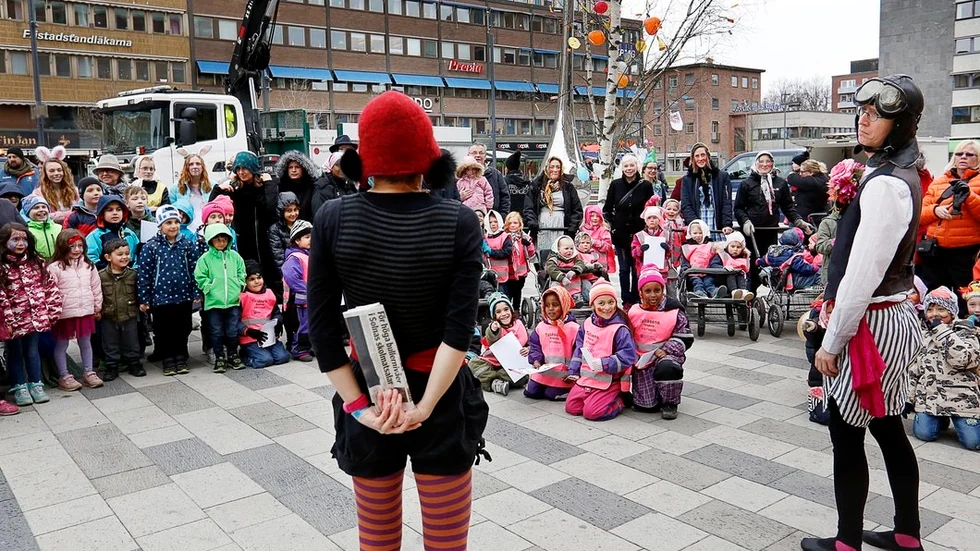 Påskfirandet på Fristadstorget avlutades med en show av Cirkus Tratofon.