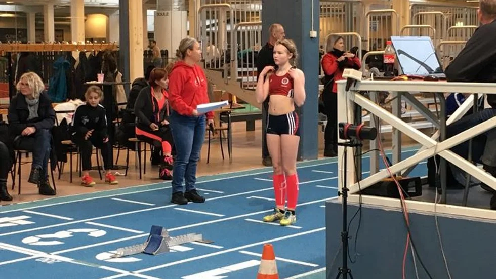 Alice Enetjärn innan start på 200m som även den grenen slutade med guld.