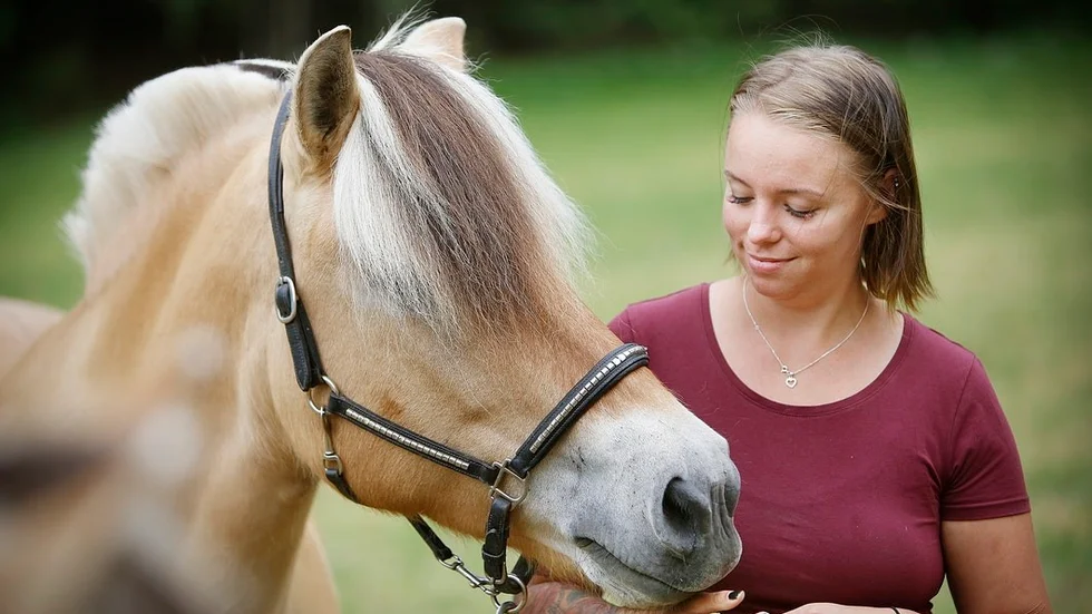 Emma och Saga.