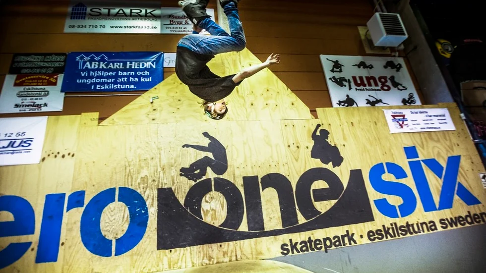 På skateparken Zero one six i Skjulsta får barn och ungdomar testa gratis åkning och andra aktiviteter under höstlovet.