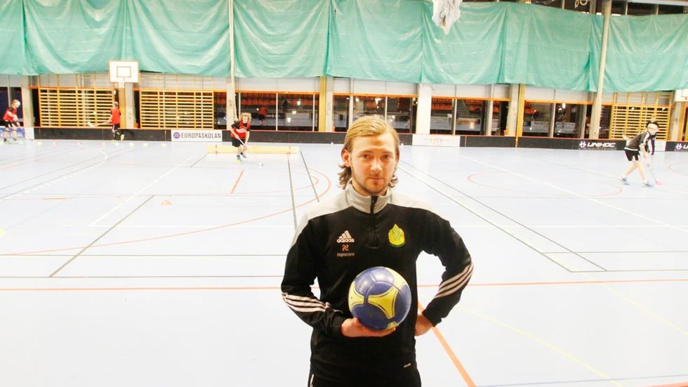 Alexander Brunnkvist, 28 år, Strängnäs.– Jag har vunnit cupen sju gånger med fem olika lag, senast i år med Viljan. Men bästa minnet var första segern med moderklubben Härad, jag tror att vi hade Tomas Marosfalvi från Flen som tränare då. Jag vann dessutom en gång med Mariefred samt två gånger vardera med Mariefred och Stallarholmen. Det känns tråkigt att cupen ska läggas ner – jag var nämligen sugen på att spela, och vinna, med Strängnäs futsal vid något tillfälle ...