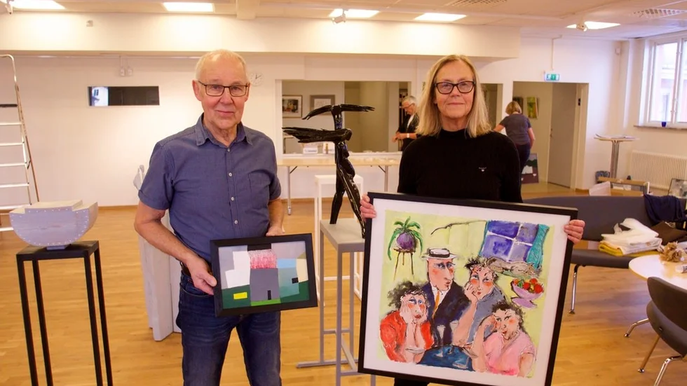 Olle Medin, Kumla och Susanne Nyholm, Borgholm, ställer ut sina verk vid Höstutställningen i Åbrogården.