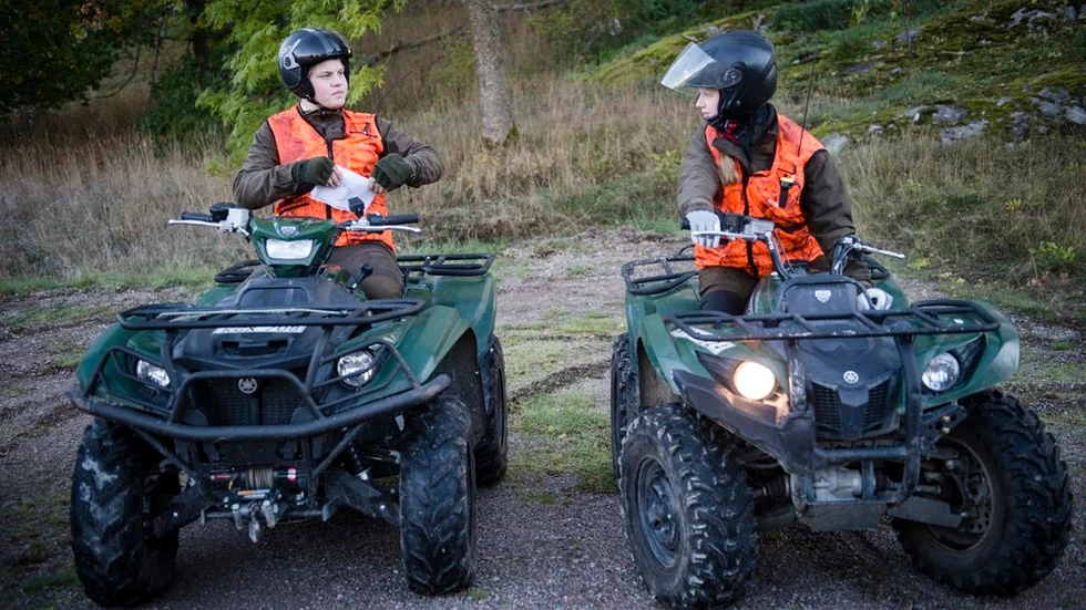 Eleverna och tillika jaktledarna för jakten, Carl Bäckman och Ronja Colldén.