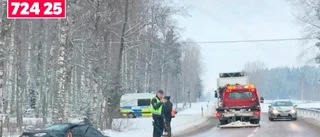 Bil i diket i Malmköping