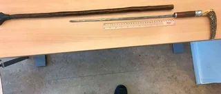 Svärdmannen hävdar sin oskuld: "Jag måste ha käpp för att kunna gå"