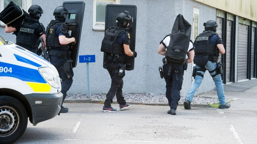 Polisen fruktade en gisslansituation vid Sjögatan, men upplösningen gick till slut lugnt till.