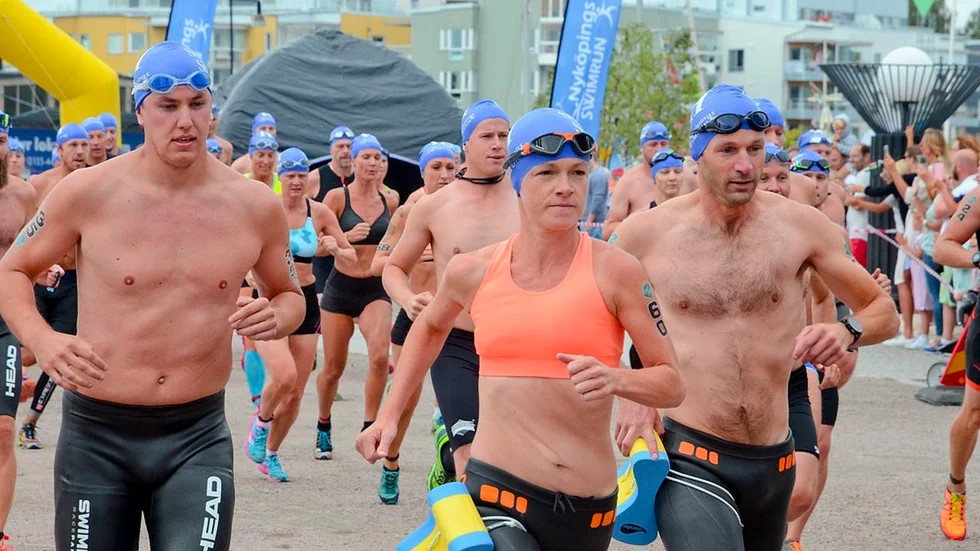 Antalet deltagare i tävlingen slår rekord. Men problem med pengar består kring Nyköpings Swimrun.