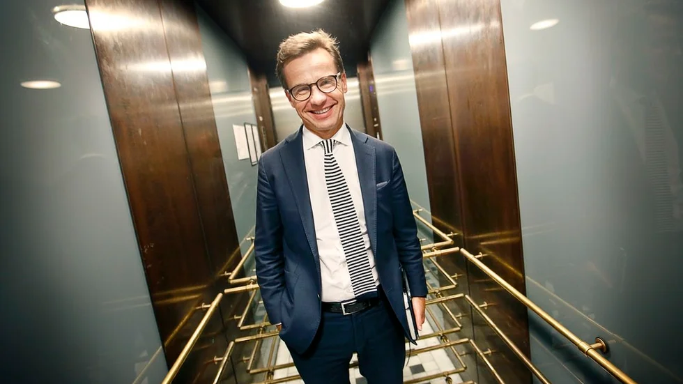 Strängnäsbon och moderatledaren Ulf Kristersson har all anledning att le. Han toppar listan över partiledare som väljarna har högst förtroende för.
