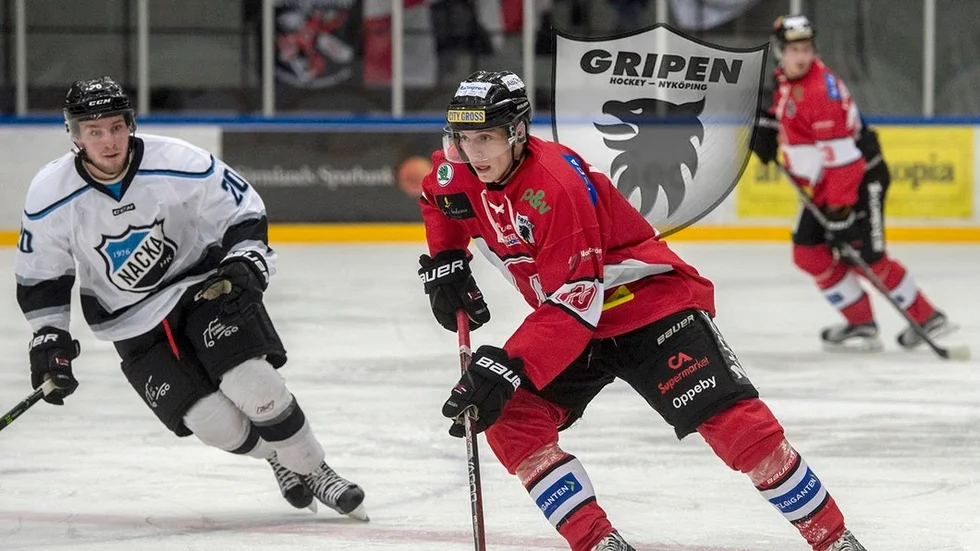 John Moberg i Gripentröjan förra säsongen. Nu testar han med Nyköpingsklubben på nytt.