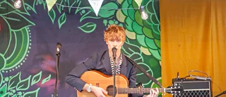 Nicky släpper skiva med indiepoplegendar