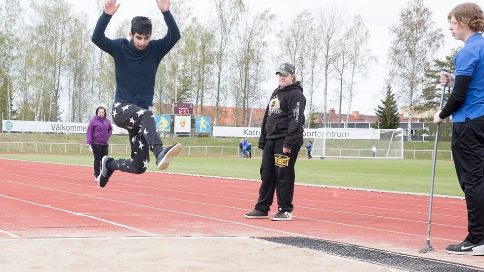 Alla får, oavsett träningsvana och nivå, vara med under dagen. Här hoppas det högt!