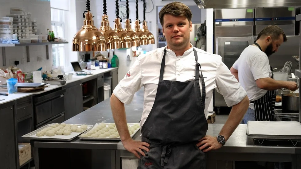Lars Göransson håller det italienska köket högst i världen och en rätt sticker ut mer än alla andra: spagetthi vongole. – Jag och sambon Camilla var på Amalfikusten fyra dagar tidigare i år. Alla fyra luncherna åt jag det. Det är så jävla gött, säger han.