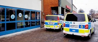 Man krävde att få bada i kalsonger – fick hämtas av polis