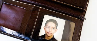 Hennes nioårige son är kvar i krigets Syrien