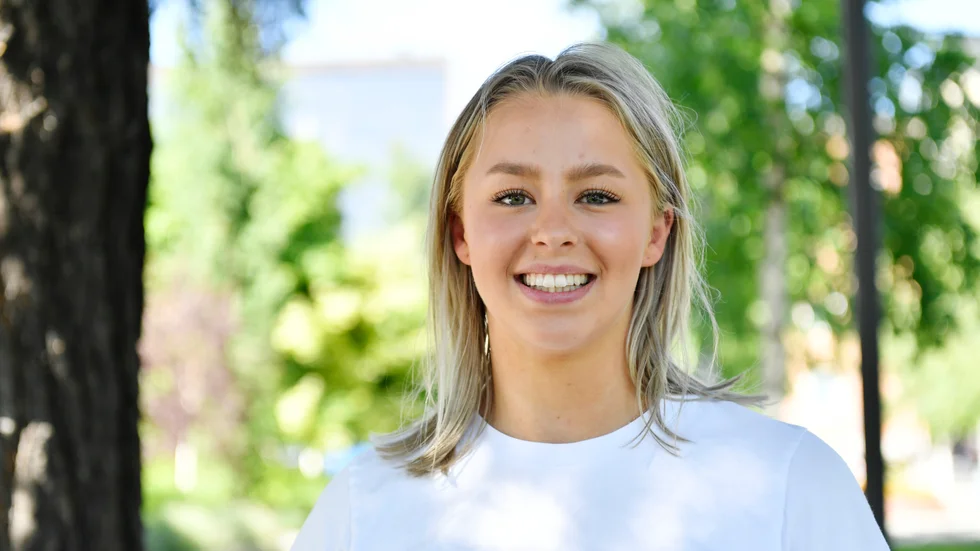 Tindra Holm har landat på hemmaplan, och ser nu fram emot att njuta av sommaren. ”Jag är inte så bra på att ta det lugnt, men jag ska försöka i alla fall”, skrattar hon.