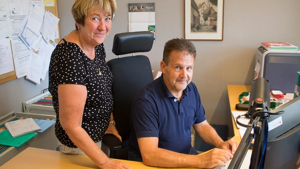 Marica Ekström och Ulf Källstedt ger hjälp och rådgivning åt skuldsatta.