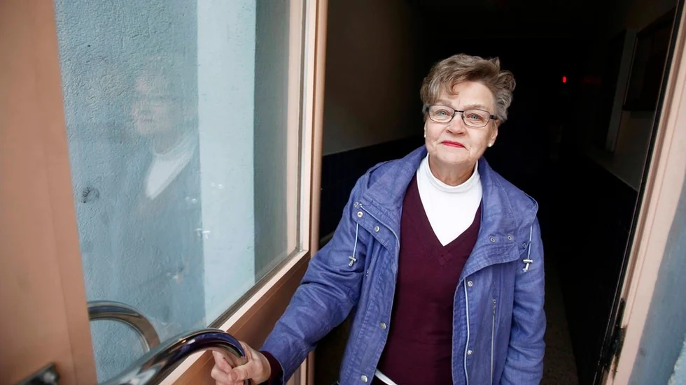 Lisbeth Enberg, ordförande för Strängnäs internationella kvinnoförening, hoppas på att kunna nå ut till nyanlända kvinnor i Strängnäs. Hon tror att människor från andra kulturer kan vara ovana vid hur kvinnor lever i Sverige.