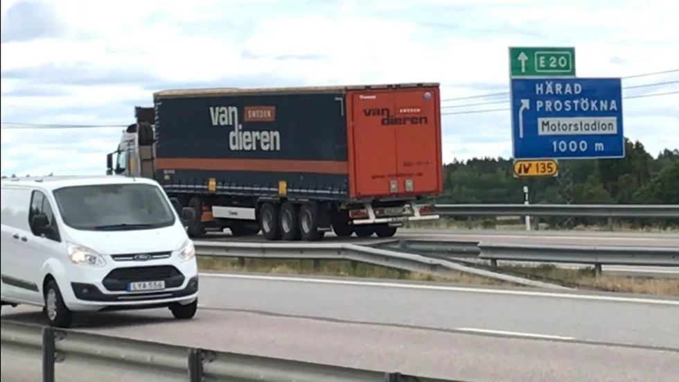 Ett körfält på E20 mellan Arphus och Härad stängs av under måndagen. Bilden är tagen vid ett tidigare tillfälle.
