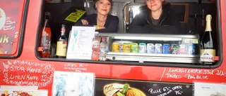 Foodtruck serverar mat i logistikparken: "Det absolut populäraste är burgarna"
