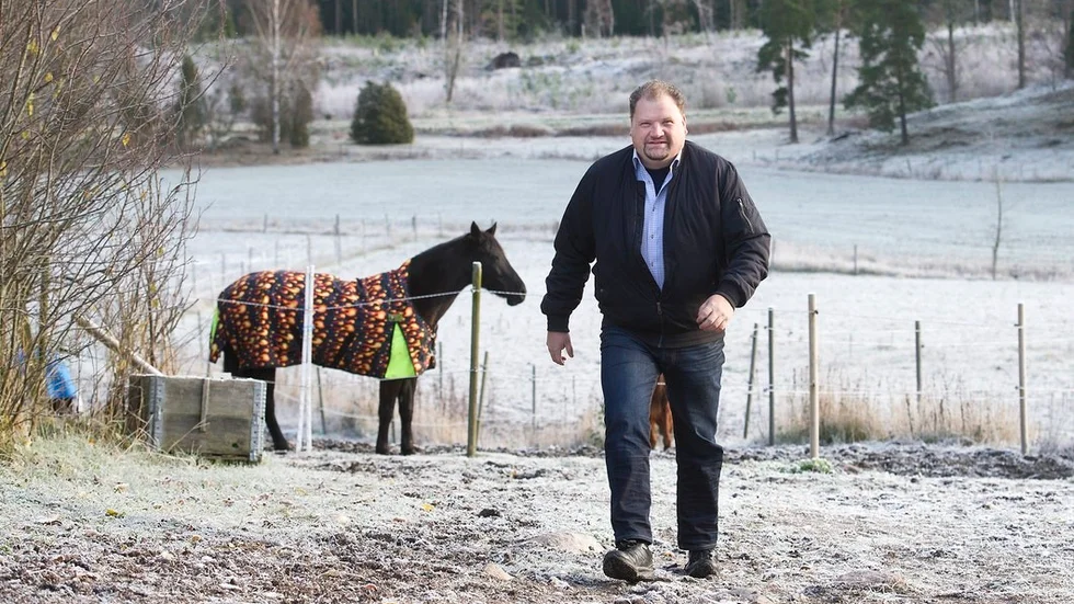 – Jag önskar hästsportklubbens nya styrelse arbetsro, och att de anonyma påhoppen ska upphöra, säger klubbens avgående ordförande Patrik Johansson.