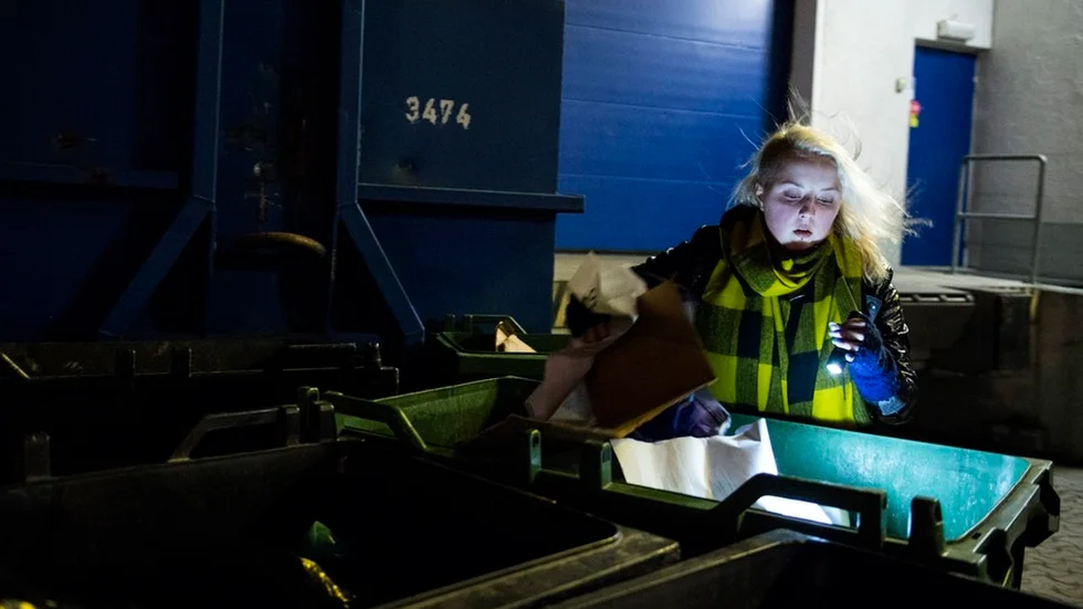Sopdykning eller dumpstring är en företeelse som en del ägnar sig åt.