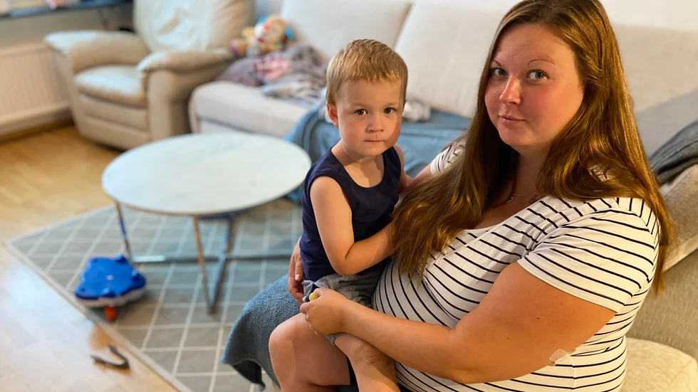 John vägde 4,8 kilo när han föddes och fastande med ena skuldran under förlossningen. Nu har mamma Madelene Malmberg anmält vården. Men många frågor kommer aldrig att få något svar.