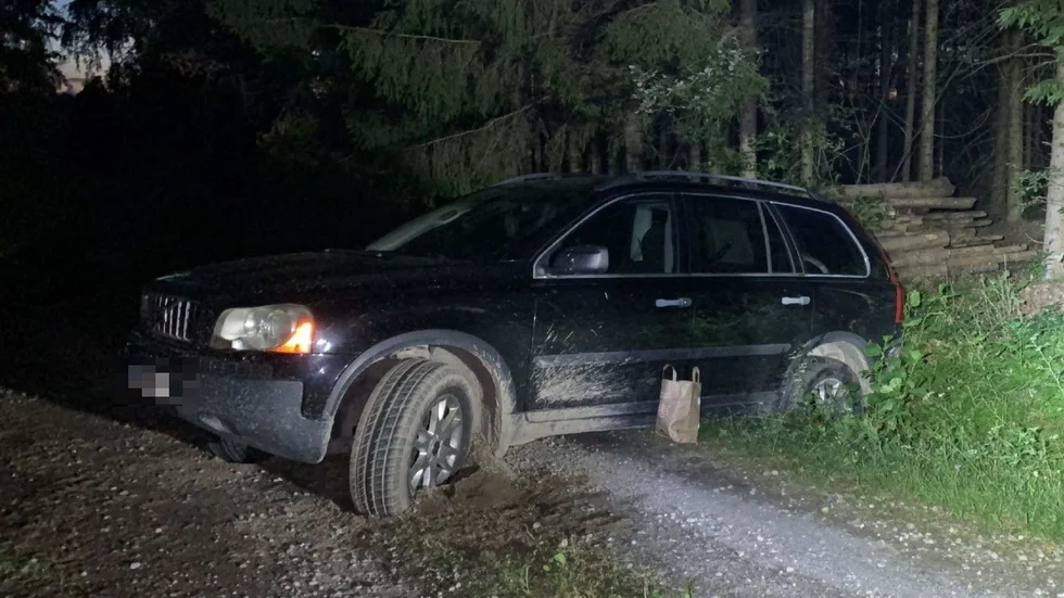 Den berusade mannen tog fel väg och skulle vända när han körde ner i diket och fastnade, berättar han i polisförhör.