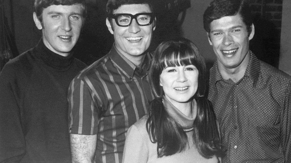 The Seekers-sångaren Judith Durham har avlidit. På bilden syns hon med bandmedlemmarna Bruce Woodley, Athol Guy och Keith Potger. Arkivbild.