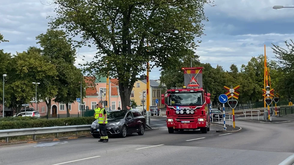 Ett av fordonen har körts från olycksplatsen.