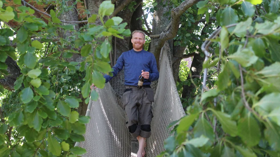 Tomas Bovinder skänker en del av vinsten av drycken till planteringen av nya träd.