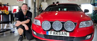 Trebarnsfarsan: ”Folk tror att det är någon ungdom – sen ser de en gammal gubbe som är ung i sinnet”