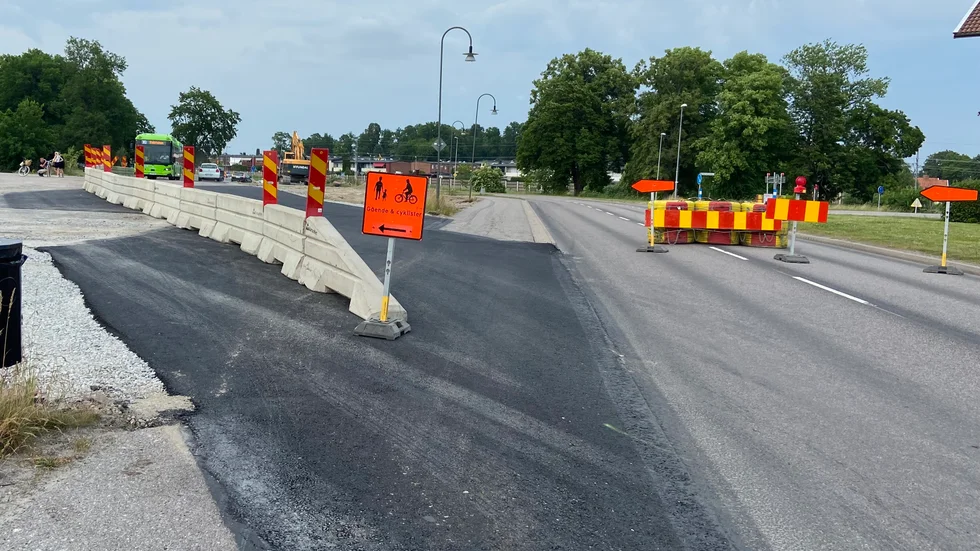 Under tisdagen öppnades en provisorisk gata som sneddar över Måsenområdet i Ulvhäll. Bredvid löper en gång- och cykelbana.