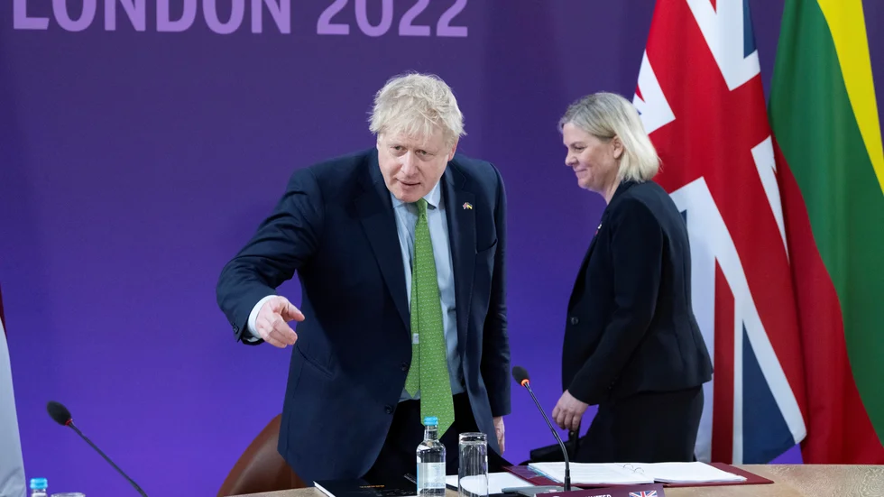 Storbritanniens premiärminister Boris Johnson och Sveriges statsminister Magdalena Andersson. Till skillnad från Andersson har Johnson besökt Ukraina flera gånger sedan krigets början.