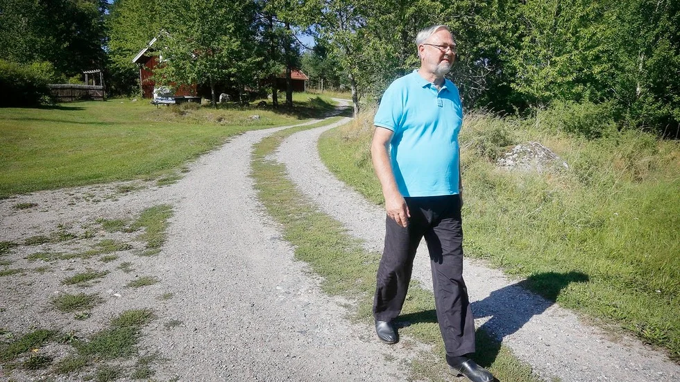 Anders Persson och sökte efter en begagnad minigrävare på nätet när han kom i kontakt med bedragaren. Maskinen skulle han ha använt för att gräva diken runt sin tomt.