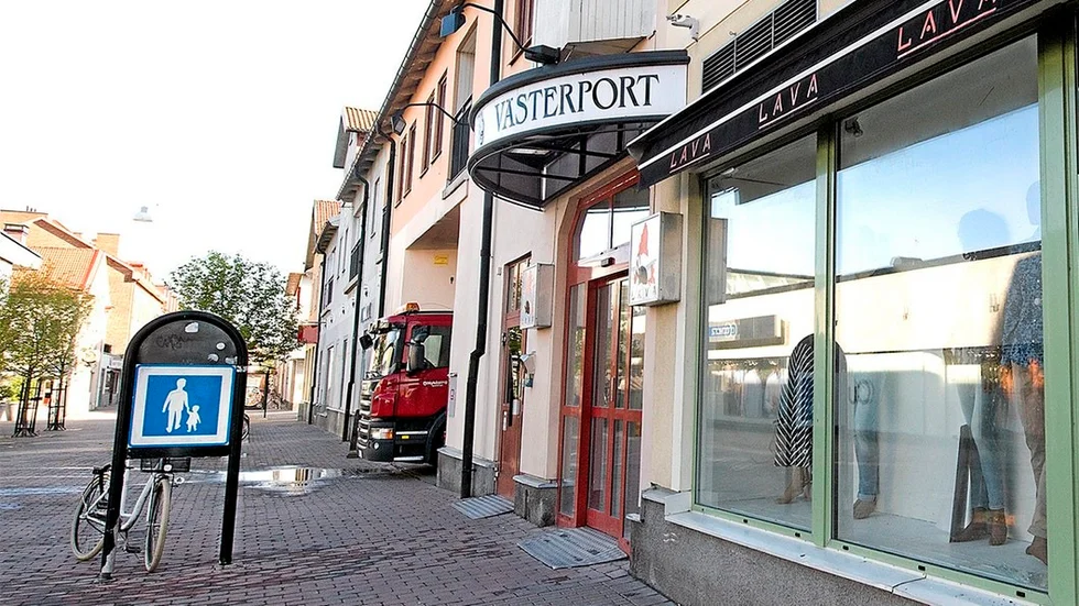 Nu kommer Lavaskyltarna att försvinna och grannen Brothers ta över utrymmena i Västerport.