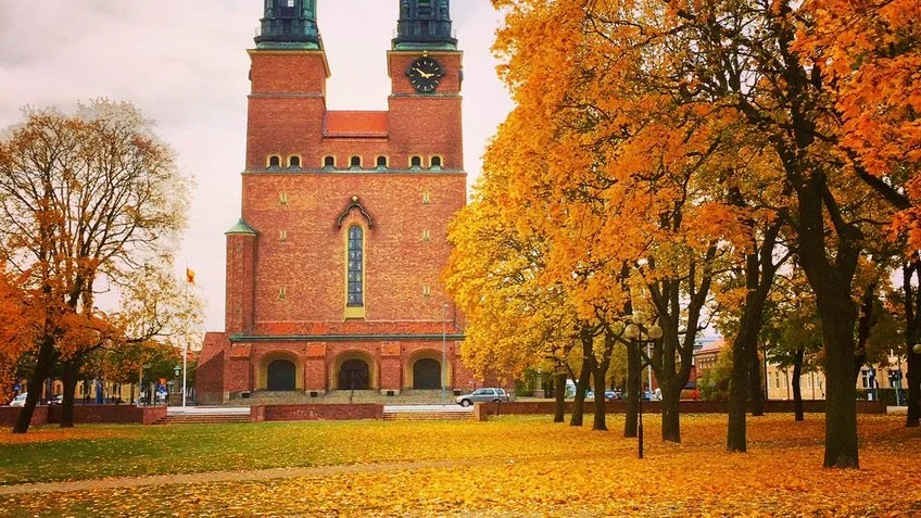 "En höstbild vid Kloster kyrka."