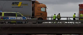 Två lastbilar i krock på Wedholmsbron