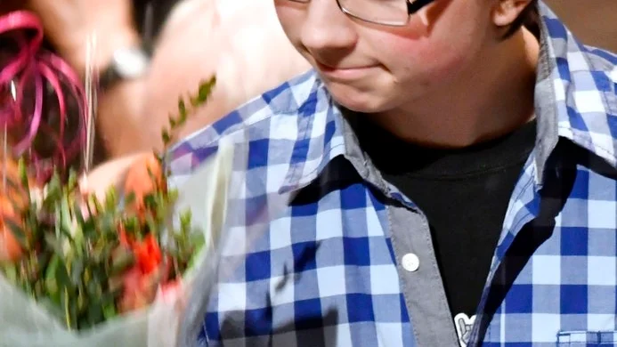 Simon Söderqvist fick ta emot stipendium ur Gun Possings donation.