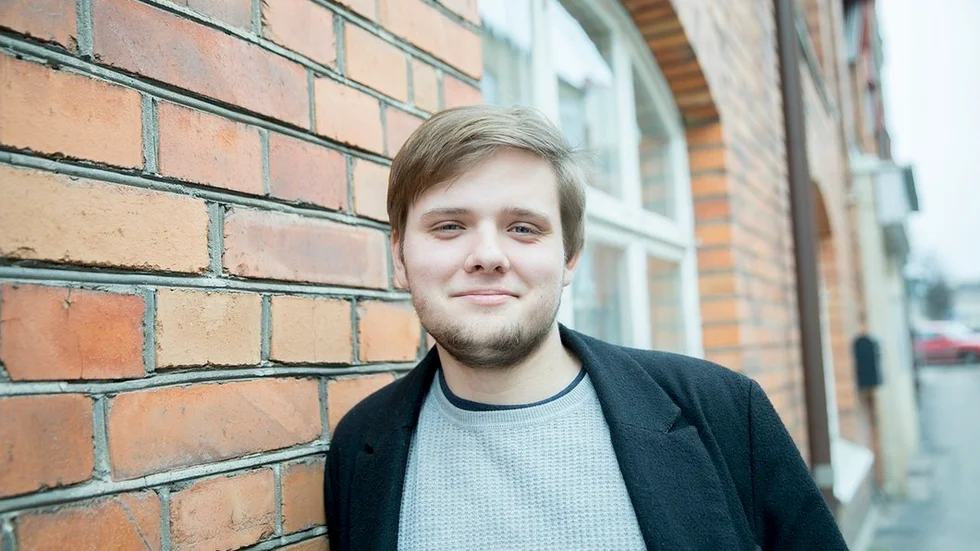 Elias Tegebjer vill förvalta sin musikbegåvning och både komponera, spela och sjunga. I höst hoppas han kunna studera dataspelsutveckling med musikinriktning i Skövde.