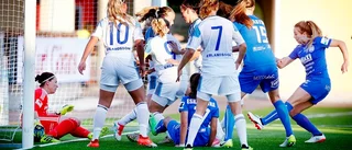 Här fixar Fiona Brown en poäng till United