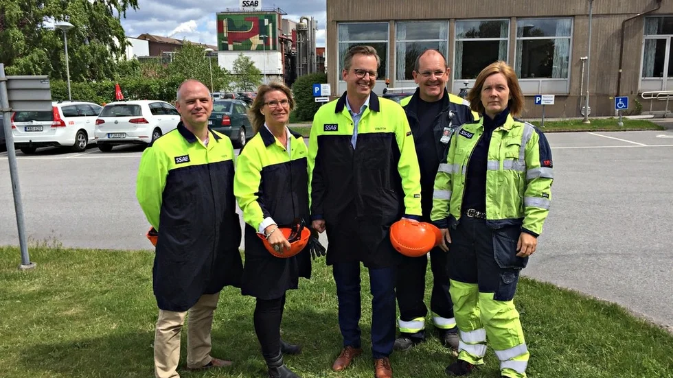 Kommunalråden Urban Granström (S) och Catharina Fredriksson (S), näringsministern Mikael Damberg (S), SSAB:s platschef Jacob Sandberg och Nina Wikström, Tiala IF Metall.